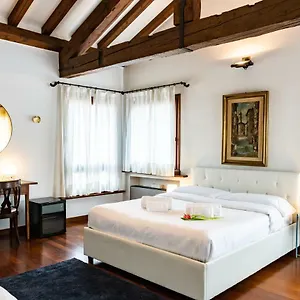Domus - Magnifiche Residenze San Fermo Apartment
